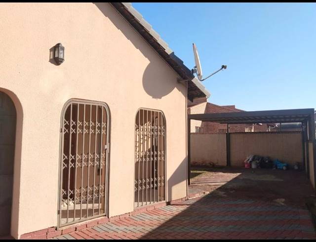 3 BEDROOM HOUSE FOR SALE IN SPRUIT VIEW